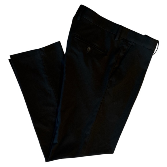 Elegant Black Slim-Fit Blazer for Formal Occasions - Picture 6 of 12